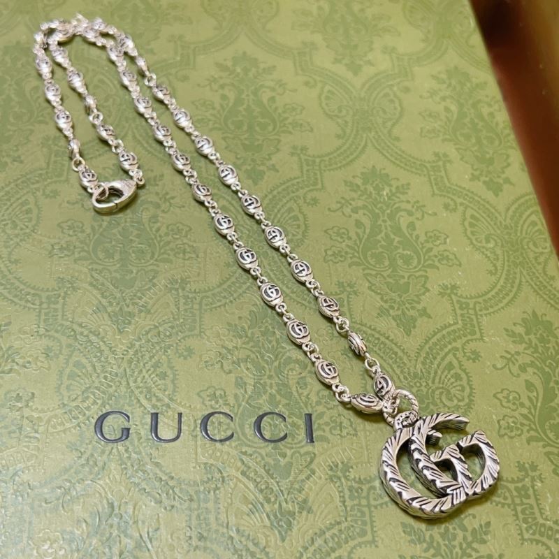 G*u*i necklaces